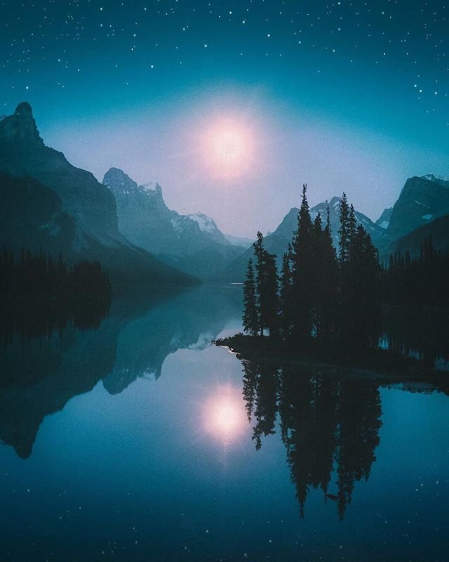 Dreamy Jasper mountainscapes ✨
Photo by: <a href="/jamieout/">jamirahchilds</a>
2017 Dark Sky Festival link in bio 🔭
#MyJasper #VentureBeyond