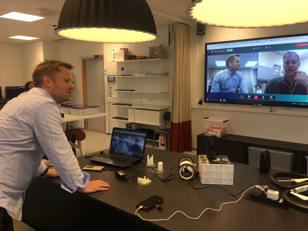 Super inspiring workshop with Rothaugen school at Uni of Stavangers Future Classroom Lab. #fcl_eu @terjepe <a href="/dellwein/">Darren Ellwein</a> <a href="/LinnKibs/">LinnKibGodfrey</a> <a href="/annemsen/">Anne-Marit S. Rathke</a>