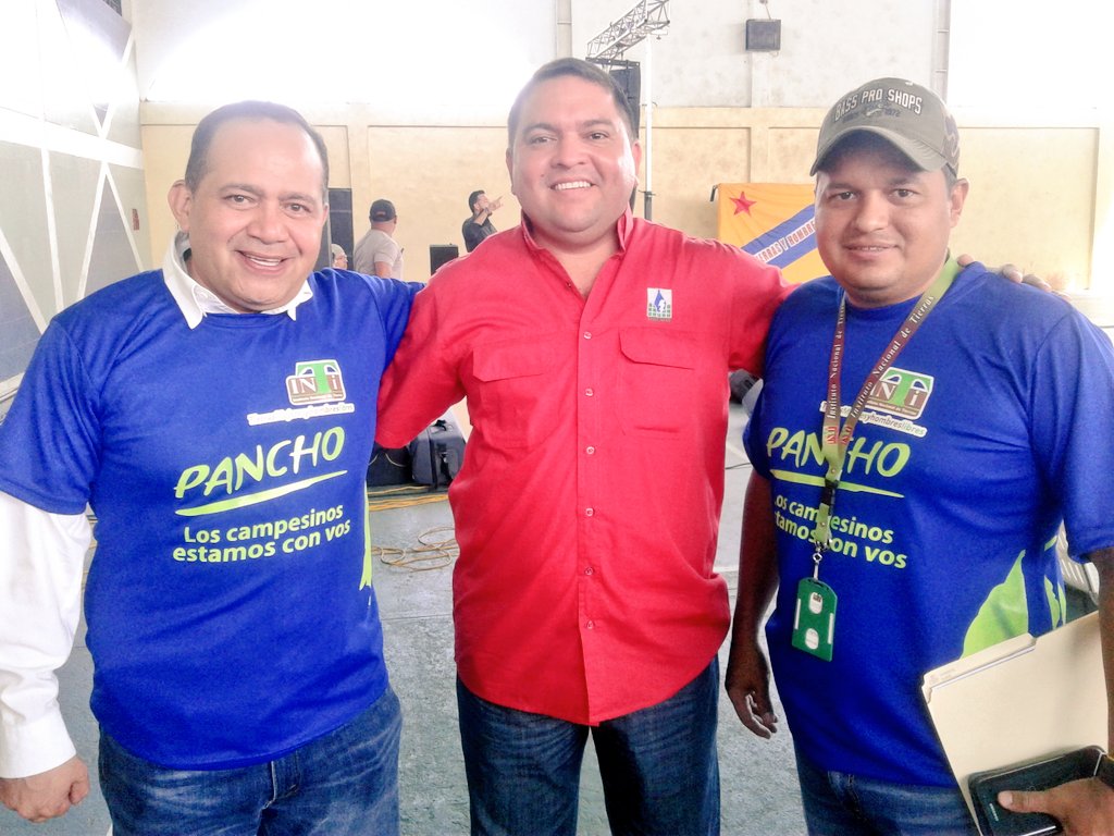UnesurOficial's tweet photo. El rector y Pdte. @arbolve @MartinezUNESUR recibe al Viceministro d Tierras Pdte. dl @INTi_Venezuela @avilaelguerrero #AChambearPorVenezuela https://t.co/pOrtXnrpUu