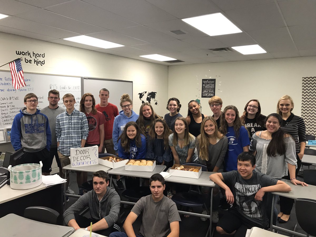 0math311's tweet image. Congrats Junior Advisory Students!!! Door Decor Winners!! Thank you for the yummy donuts. #ONWHC17