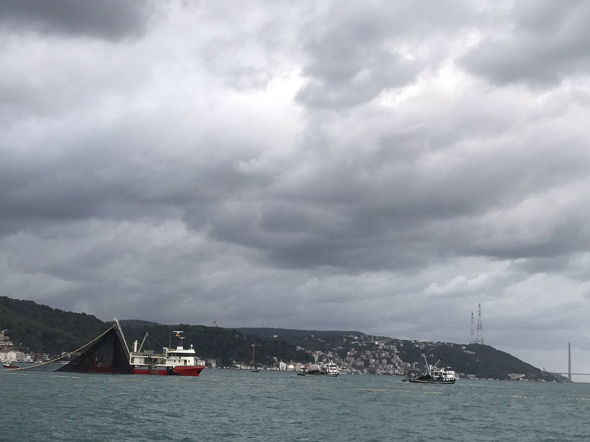 Balık nesli tükeniyor. Marmara'da 124 çeşit türden 5 tane kaldı. Yazık değil mi? Boğazı koruma alanı ilan etmek zor değil. Geleceğimiz için