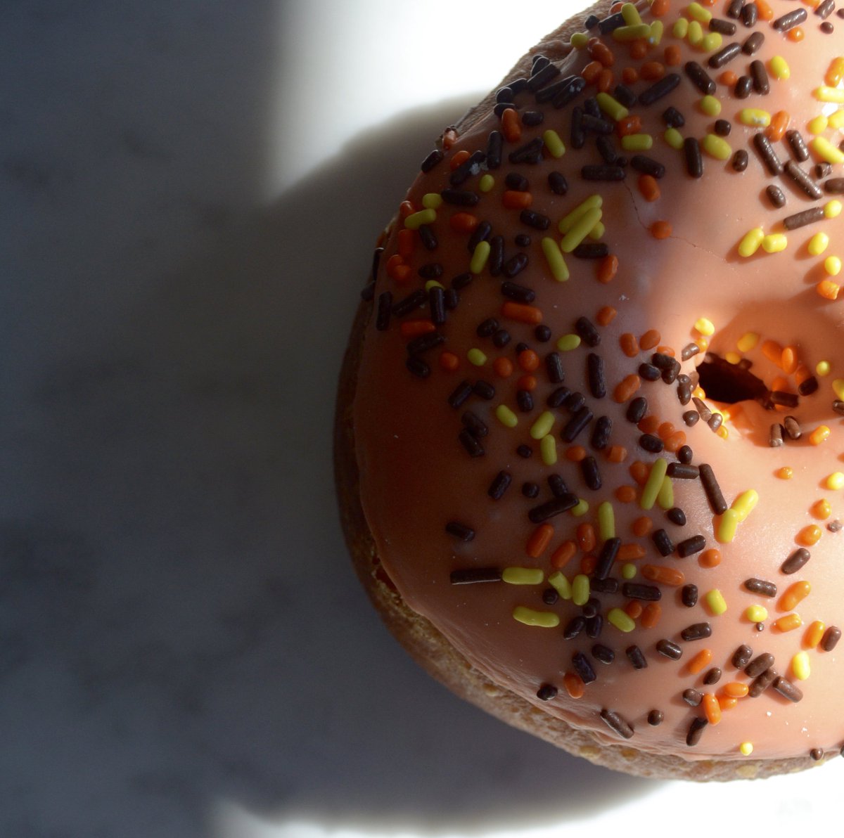 BakedinBrooklyn's tweet photo. Is it gravity or donuts that make the world go round? #yum https://t.co/VzNeGXQWDE