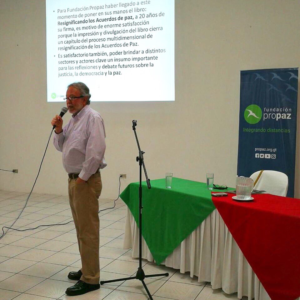 Inicia la presentación del libro en Zacapa.