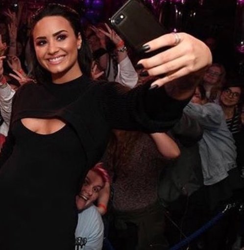 When I see #TellMeYouLoveMeTONIGHT trending https://t.co/TkDWshAcyH<a href="/tag/tellmeyoulovemetonight"class="tags">#TellMeYouLoveMeTONIGHT</a>