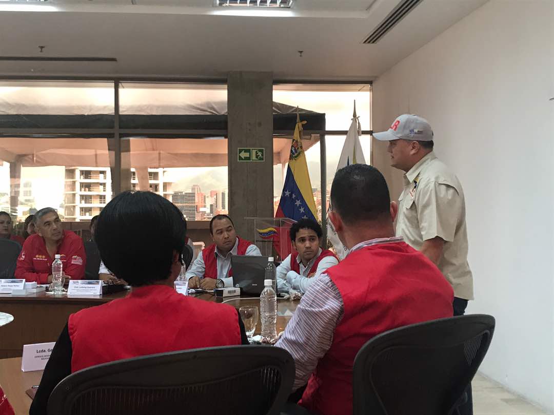 jdavidcabello's tweet photo. La misión es garantizar que los alimentos y medicinas que entran al país salgan de manera expedita a las calles del pueblo venezolano... https://t.co/oYPRPkbODh