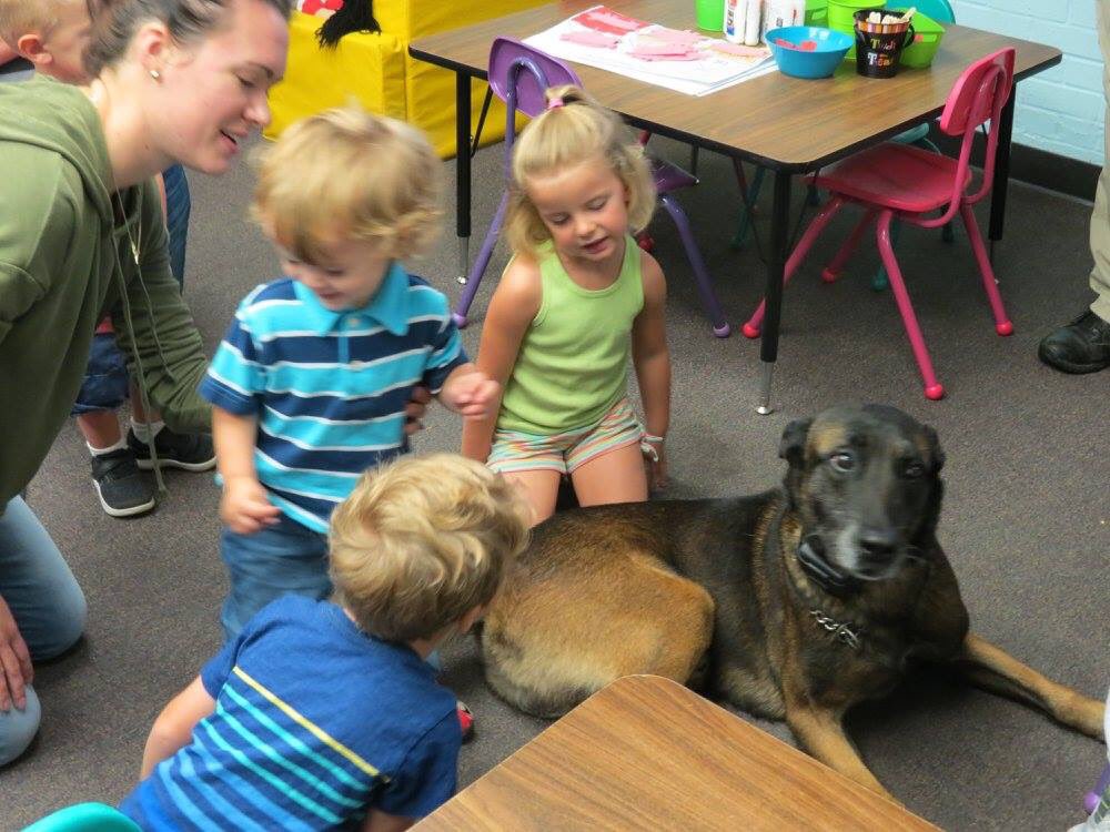 goetz_emily's tweet photo. Thank you to Haysville PD and MPO Nowak for bringing K-9 Rox to preschool!! 😊 @HaysvilleCity @261pat https://t.co/9pHcHGnpmY
