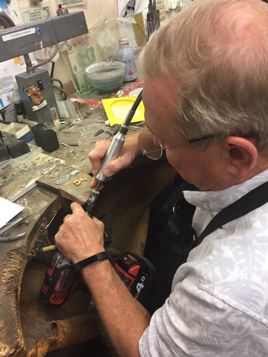One of our members Steve Tennant hard at work after today's meeting! <a href="/IlkleyBusinessN/">IlkleyBusinessNet</a>
@ashtenjewellers 
Want to visit? DM <a href="/Energy_B2B/">EnergyB2B</a>