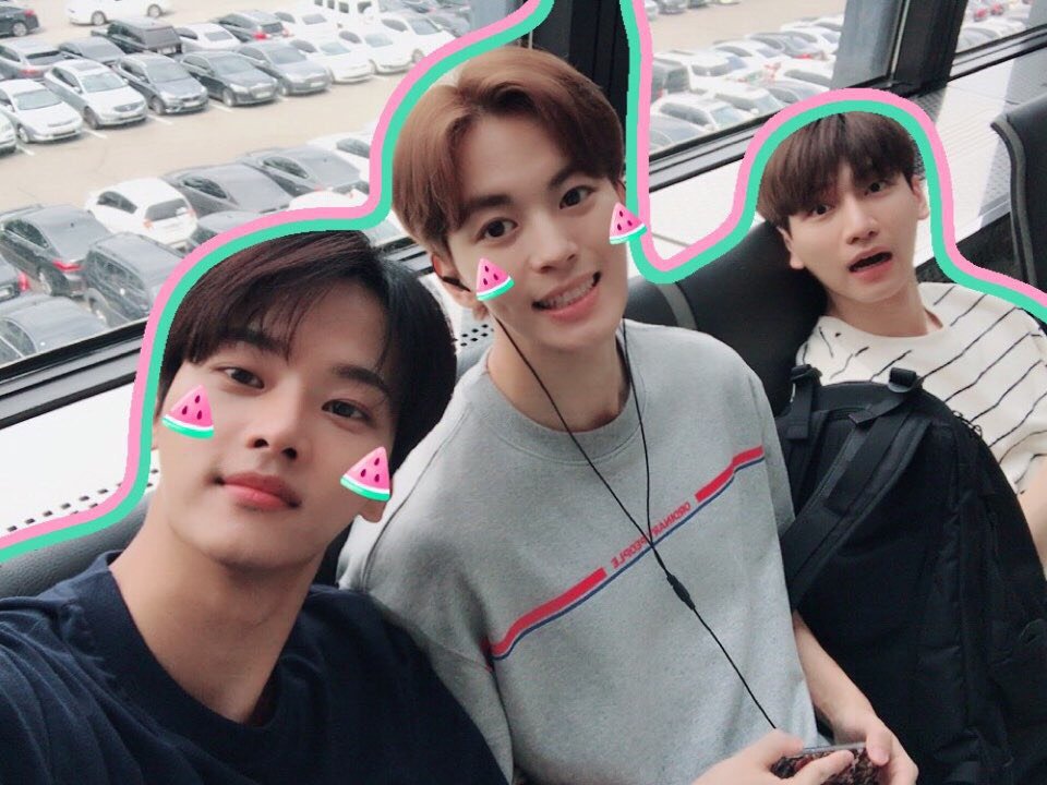 DK0qRdYVYAAWF_c.jpg:large