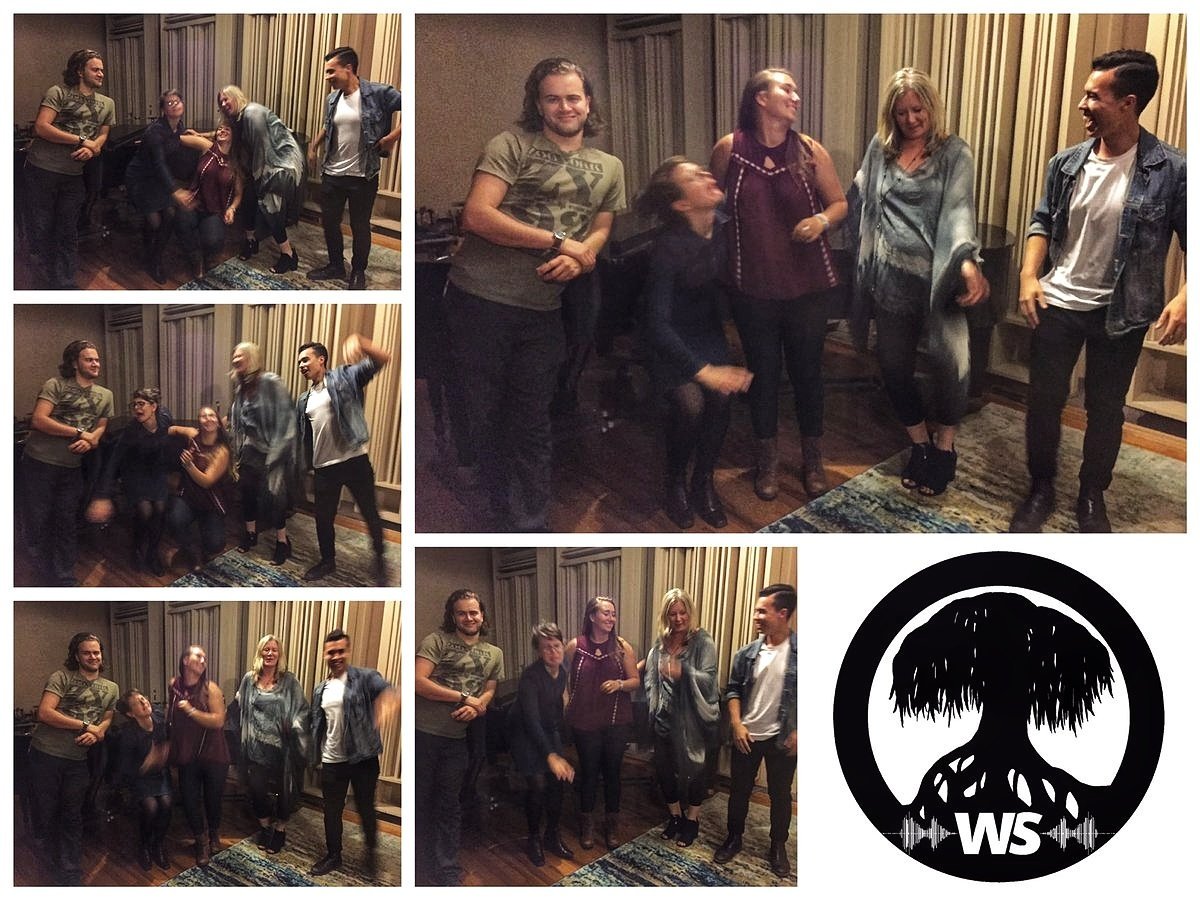 jesspearsonEW's tweet photo. #tbt to @willowsounds first showcase! What a good night with a bunch of beauts♡ #wsrecords #jpew #jpewcrew https://t.co/Jjs7vo6J6J