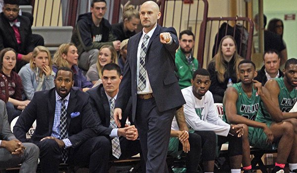 WilmUAthletics's tweet photo. Two Tournaments; 14 Home Games Highlight 2017-18 #WilmUMBasketball Schedule - #CATitude: https://t.co/SQhFcTsHLk https://t.co/wQBnSVWi51