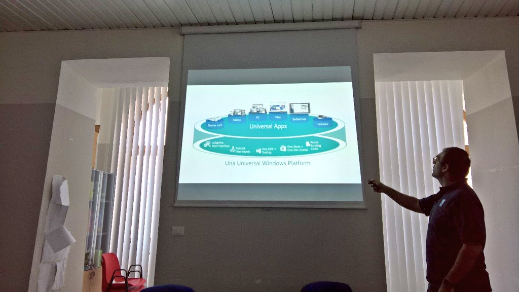 angelus_gi's tweet photo. It's time for @alessioiafrate to talk about #UWP and #Xamarin too. #nelRegnoDellaPasta #DotNetAbruzzo https://t.co/ctbMGLUQBJ