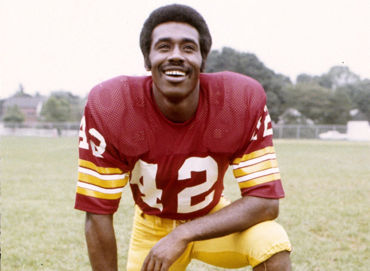 Happy birthday to Redskins HOF WR Charley Taylor! 