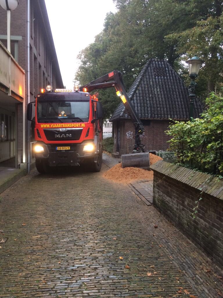 VlaarB's tweet photo. Stobbenfrees-wzh in Alkmaar iov @DonkergroenNL https://t.co/A4Mth6CraY