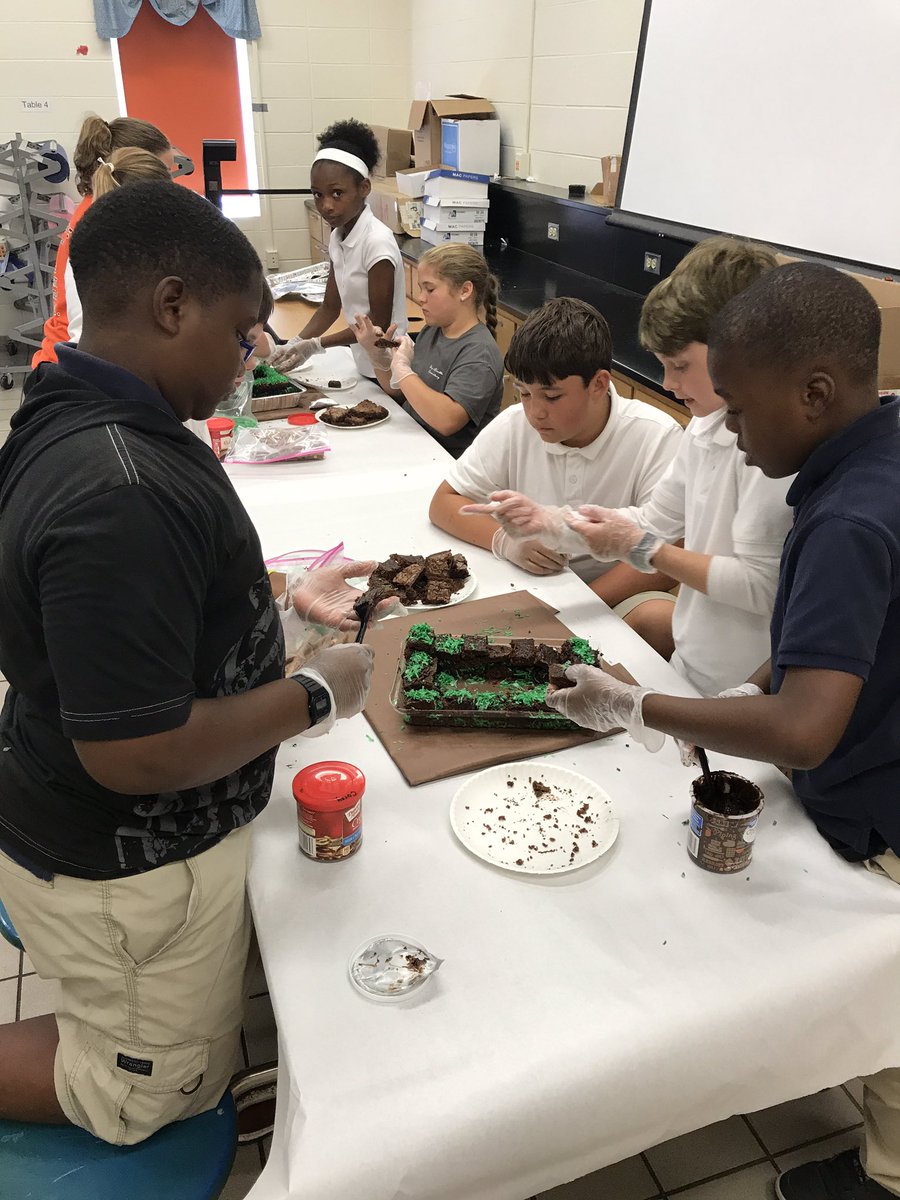 MatthewDCraig's tweet photo. Whoever said history was boring hasn't been in Mrs. Kittrell's class. Brownies, pretzels, &amp; frosting to make sod houses. #BaldwinProud #Yum https://t.co/khvPiIZWga
