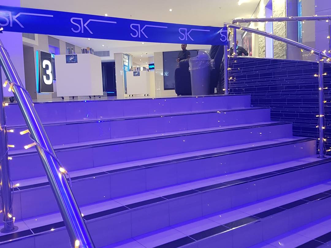 Iae_za's tweet photo. #SKilangamall reopenin #bootedandsuited #kingsmanthegoldencircle https://t.co/3kMXaCaYrc
