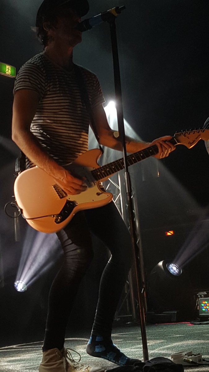 deadbeatrasheap's tweet image. Remember that time when @AlexAllTimeLow did a shoey in Perth and had to play the rest of the show with one shoe? @AllTimeLow #ATLGoodTimes