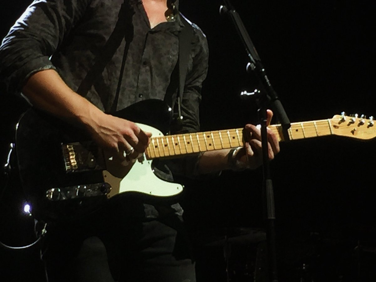 handsofmendes's tweet photo. https://t.co/6zrOThG5Kg