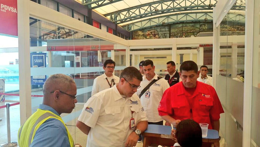 mintransporteve's tweet photo. Reafirmamos nuestro compromiso con el sector aeronáutico  del país  en el marco de nuestro #16AniversarioINAC https://t.co/Zah2bavlQO