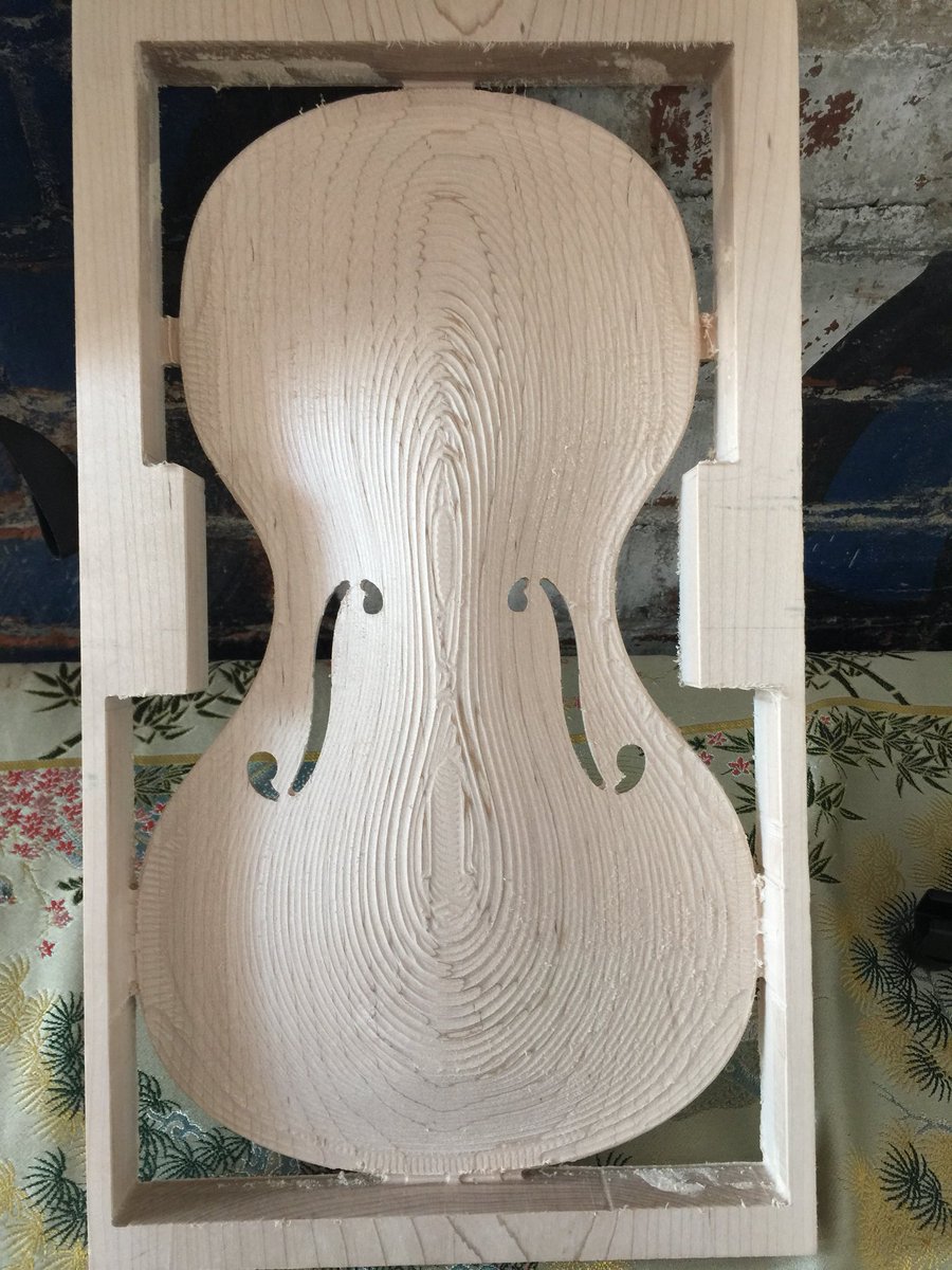 SoSideStrings's tweet image. The first draft of the violin top is complete. @4thfloorchatt is a very special resource in Chattanooga.