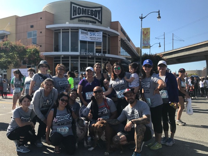 VIP_Cares's tweet photo. #tbt to when our team participated in the @HomeboyInd 5k last weekend! https://t.co/6Ua72np4EZ
