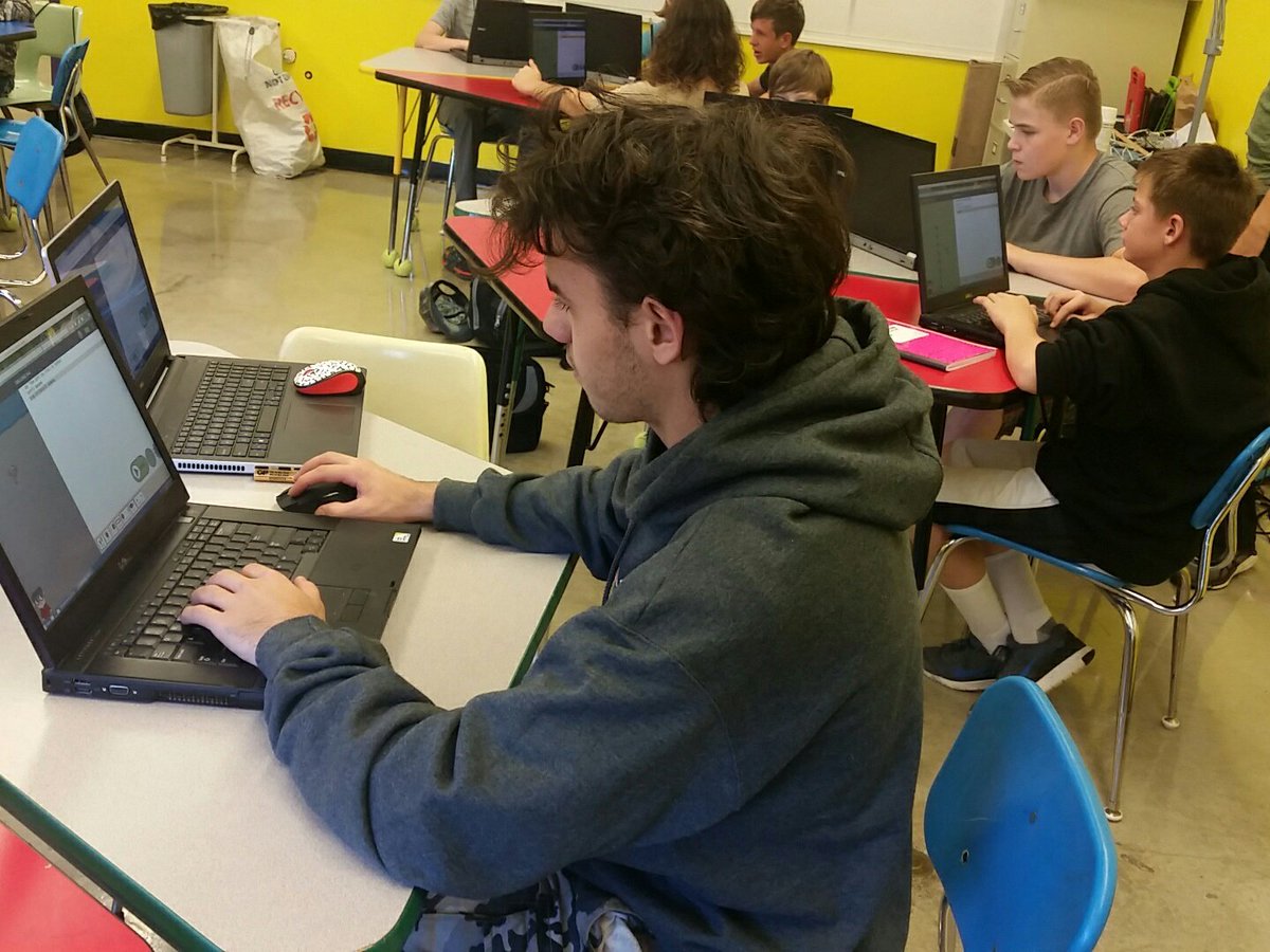 pacificrobotics's tweet image. Practicing coding on @CodeMonkeySTU . @FIRST_Oregon @FIRSTweets #RelicRecovery