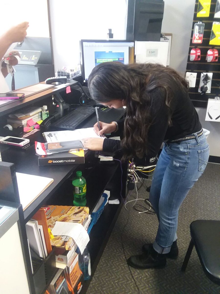 CapitalMobile00's tweet photo. Adding those Moto E4! @ThomasSPG https://t.co/O2r1BzpqCl