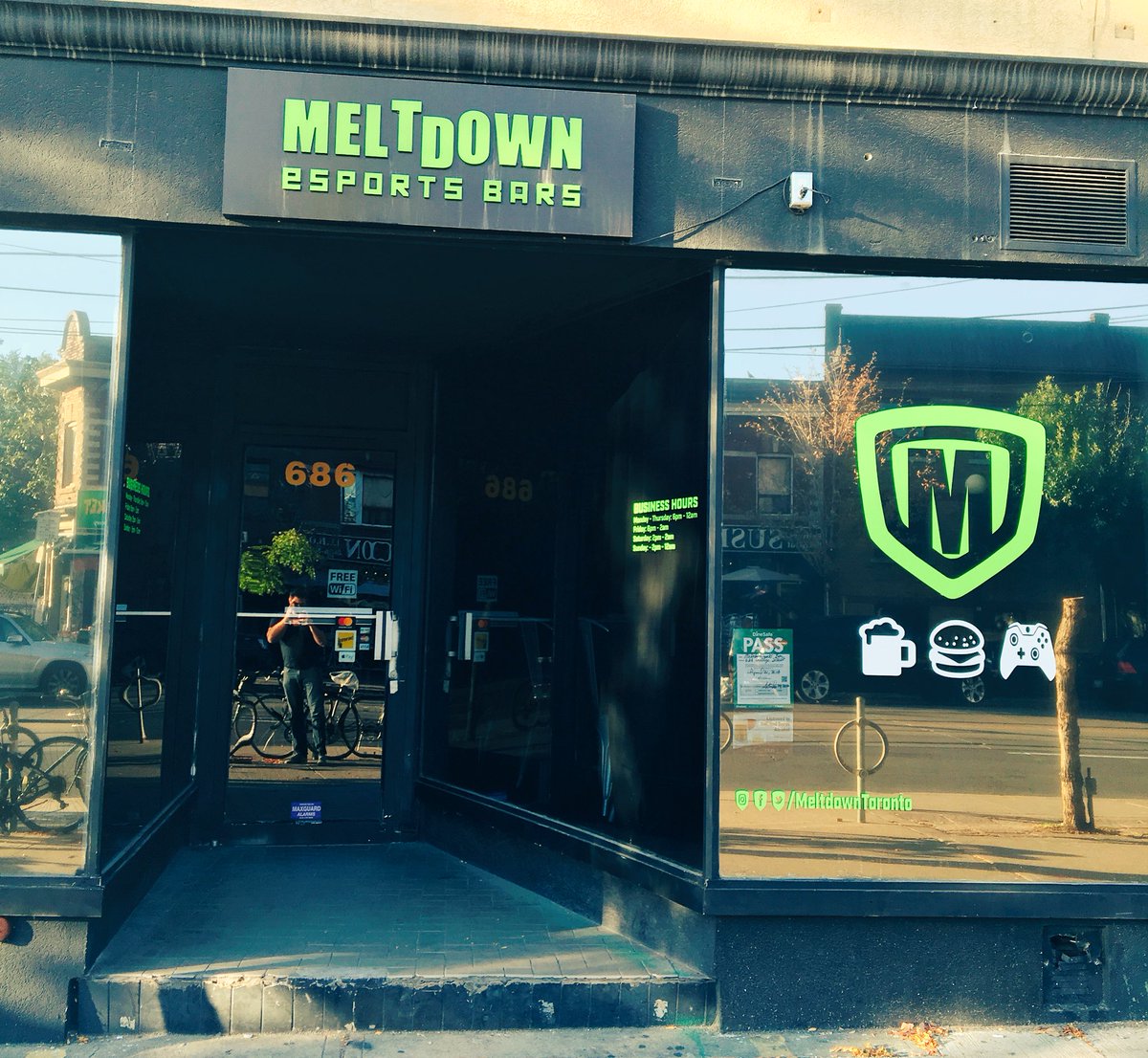 PLeoNator tweet media