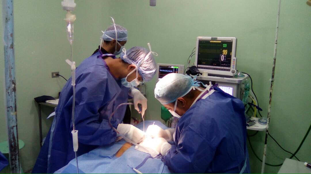 TuraguaNews's tweet photo. ARAGUA | Cirugía gratuita por Hidrocefalia colocación de válvula más derivación ventrículo-peritoneal en Hospital Benítez. @NicolasMaduro https://t.co/5k8fY5kO0n