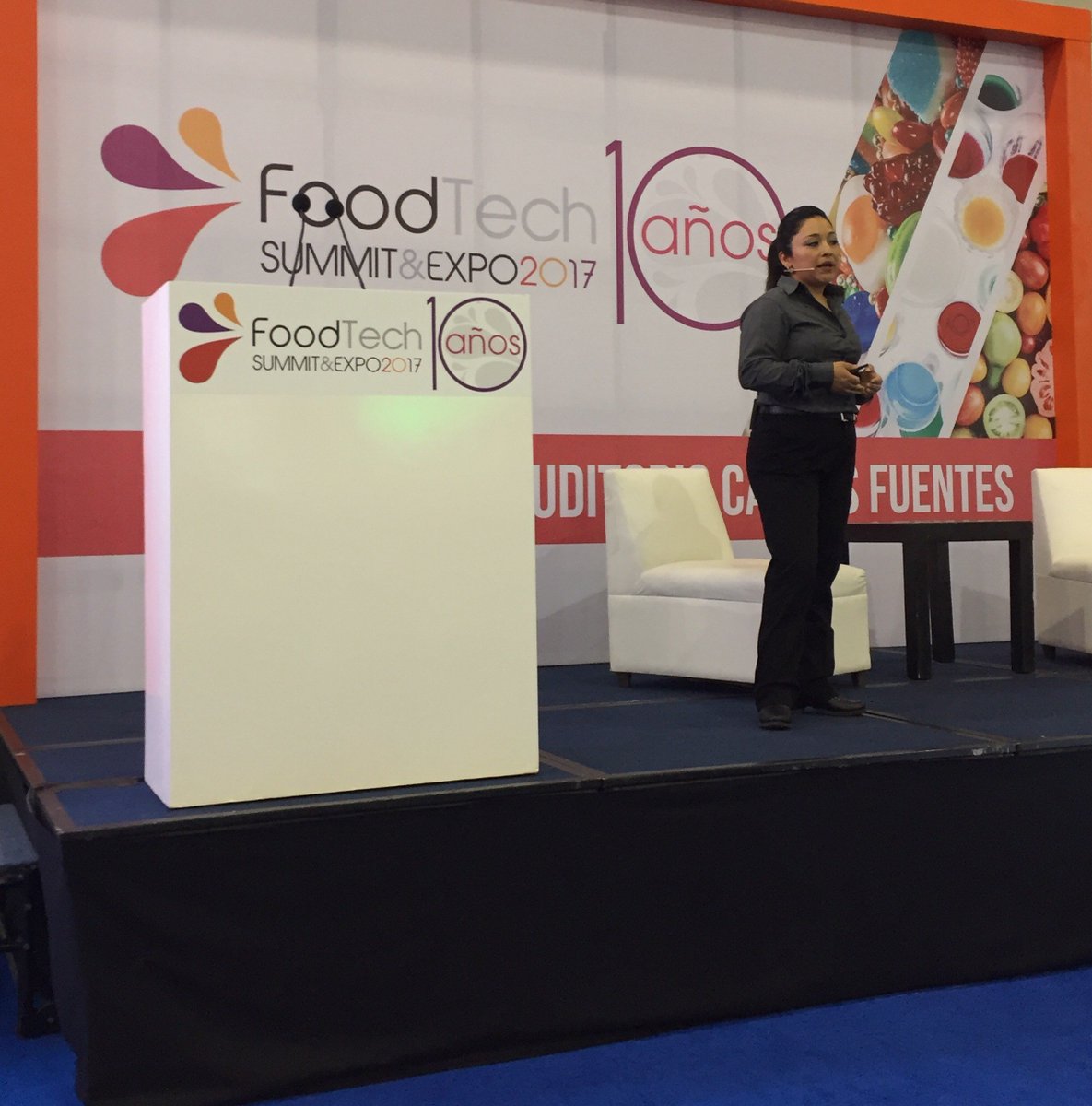 Danisco's tweet photo. New perspective of digestive wellness #probiotics #prebiotics #fiber #science Diana Perez, DuPont. @FoodTechSummit #foodtech2017 https://t.co/xaSefQjuTa