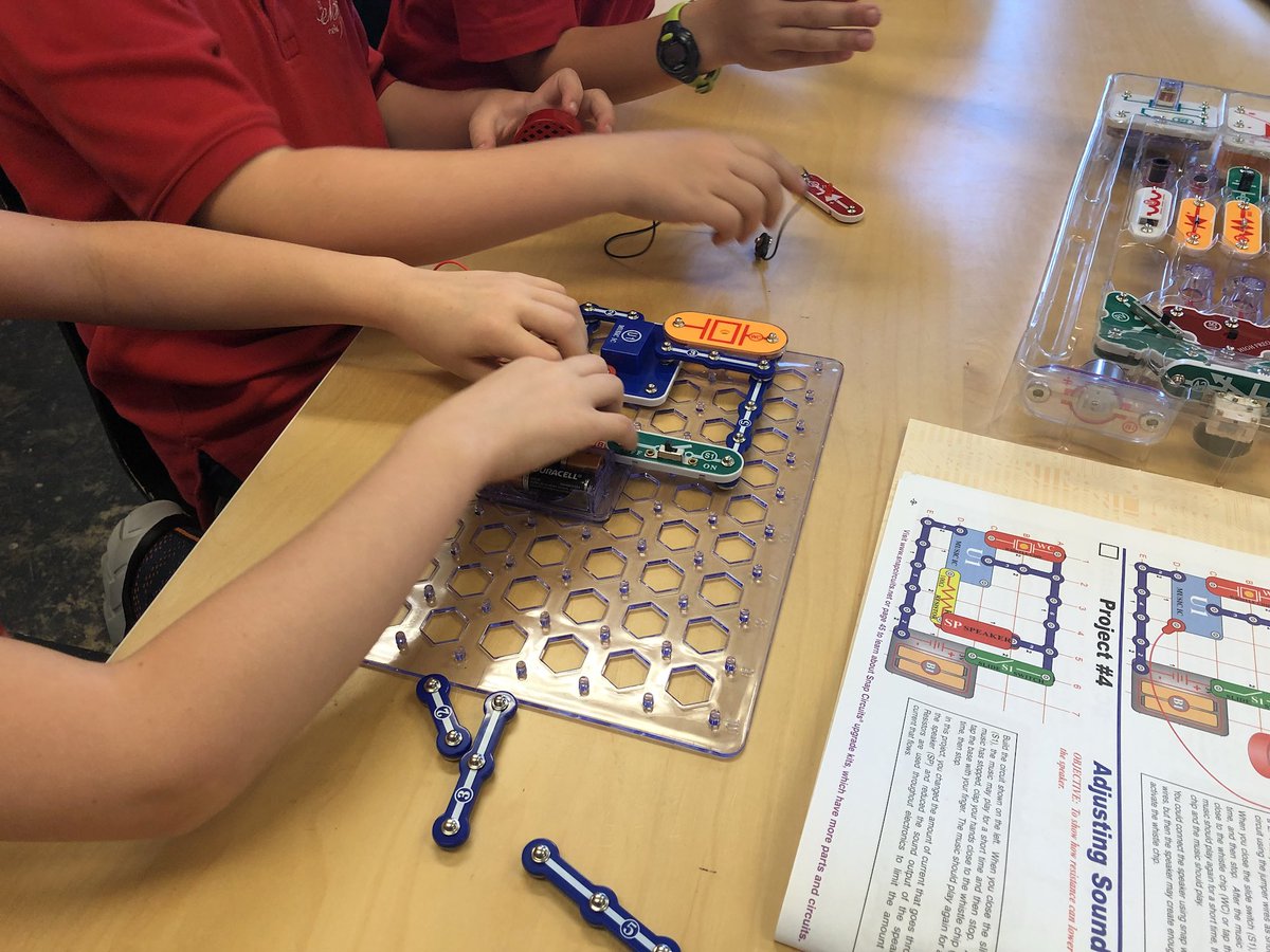 AtelierEBNOLA's tweet photo. Now we are able to read a #wiring diagram ! #serialandparallel , #STEM #3thgrade @EB_NOLA @CM_US_EBNOLA https://t.co/9vXe9urzDY