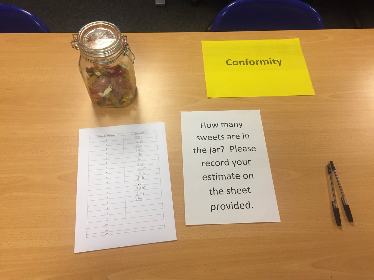 CHSSocSci's tweet photo. Yay it’s Y5/6 Open Evening! Come and see us in the Social Sciences Department 🐌 https://t.co/DtcNa39JMt