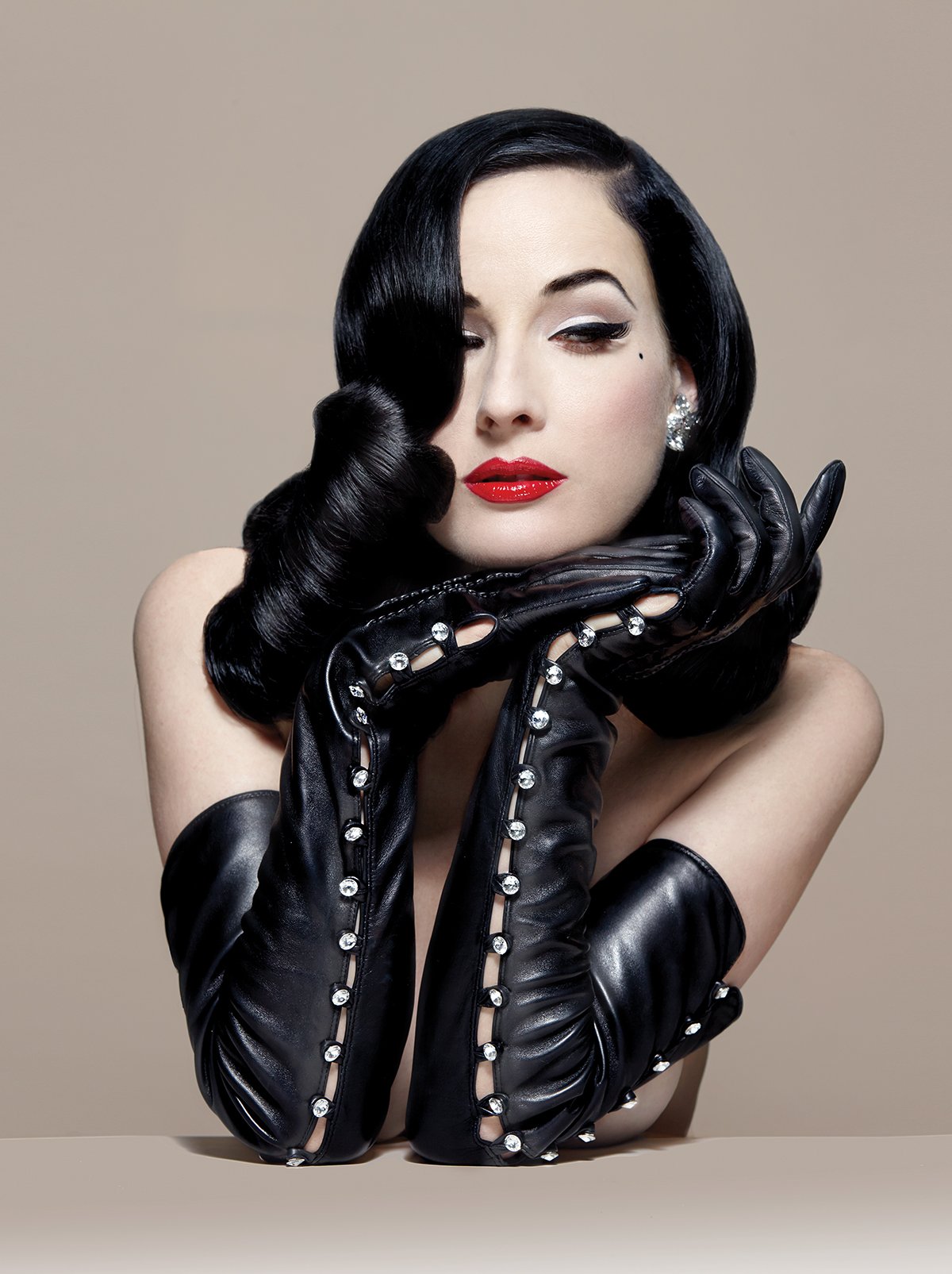 Happy Birthday to the gorgeous Dita Von Teese
The epitome of class and mystique 