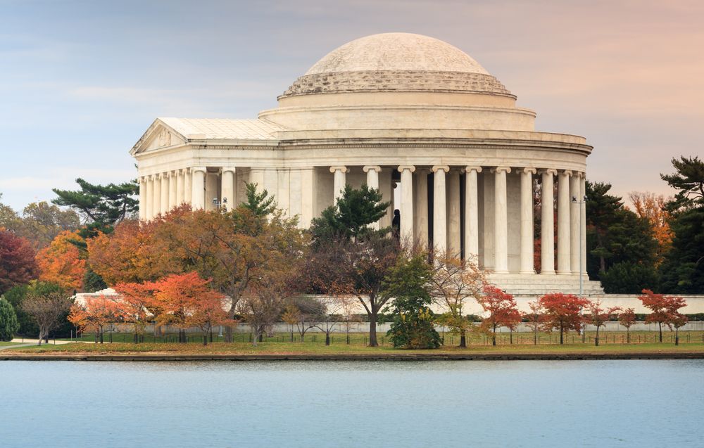 GrayLineToursDC's tweet photo. These are some of the stunning sights you can expect to see when visiting #WashingtonDC in the #autumn | https://t.co/iY1oyH6abq https://t.co/xmSqWbmpX6