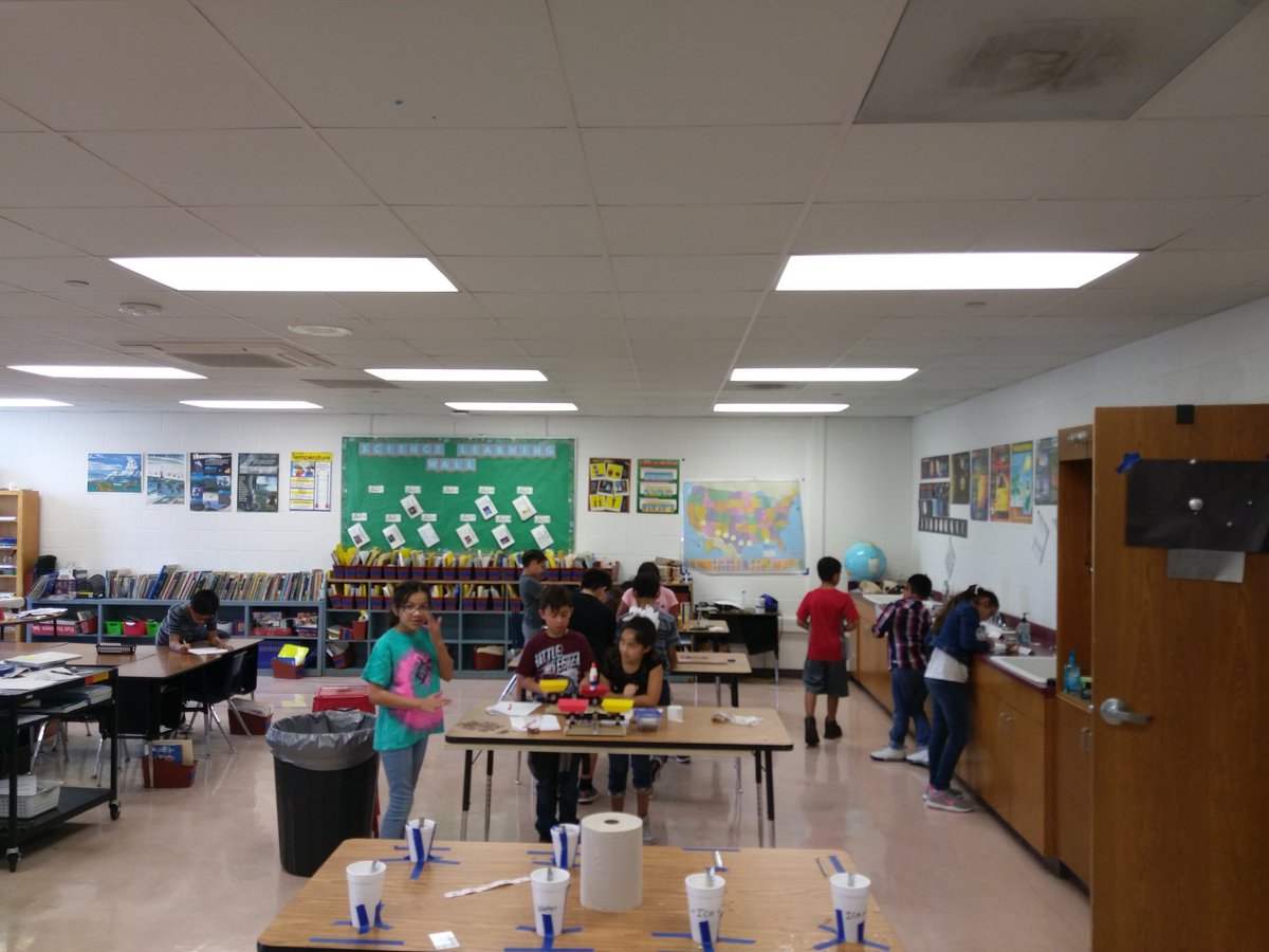 RussellCamacho6's tweet photo. Fourth grade scientists collecting data and comparing results using balance beams, microscopes, handheld lenses, and triple beam balances. https://t.co/26N7SwpTMW
