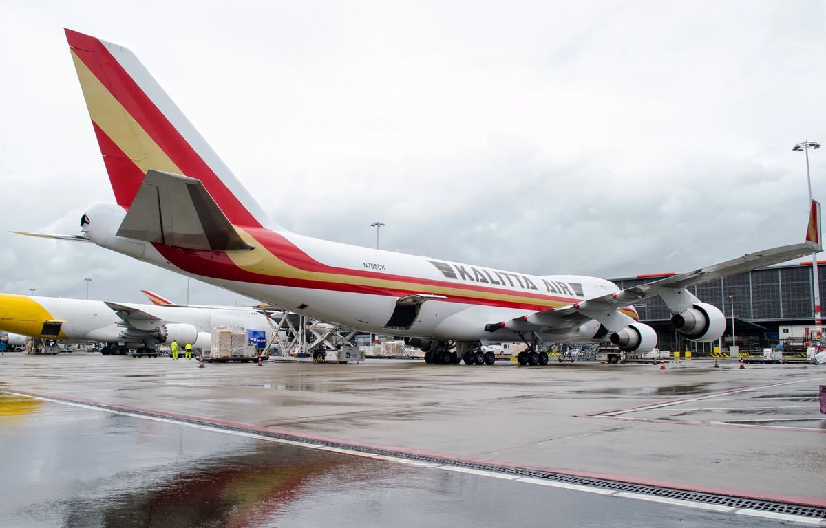 RobinsonCano's tweet photo. Puerto Rico we are here for you! Everyone together let’s fill this plane with supplies to help aid disaster relief🙏🏾 https://t.co/EaGSBWehrY https://t.co/j4kxQRvyyU