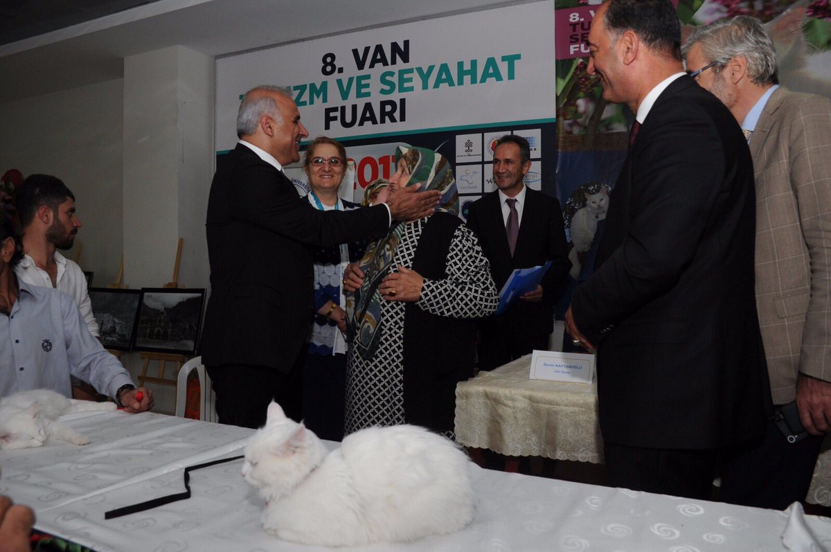 Murat Zorluoğlu (@vali_zorluoglu) on Twitter photo Turizm Şehri Van... 8. Van Turizm ve Seyahat Fuarı başladı. Turizm Şehri Van... 8. Van Turizm ve Seyahat Fuarı başladı.
