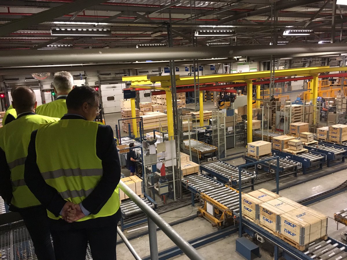 SKFLogistics's tweet photo. Time for a look behind our warehouse doors and far beyond..
#investflanders #mantogoods #goodstoman #packing #distribution https://t.co/gPgBCXPZZI