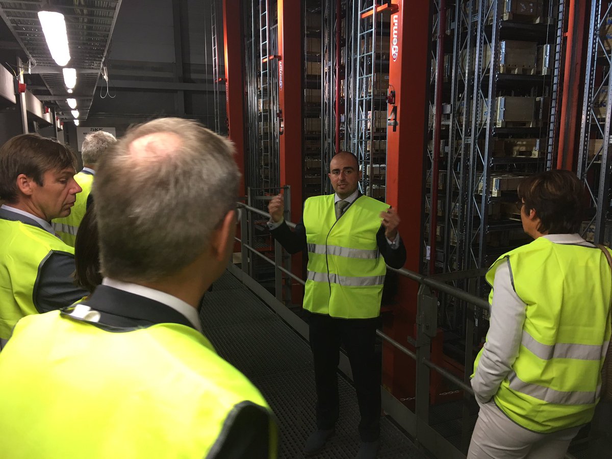 SKFLogistics's tweet photo. Time for a look behind our warehouse doors and far beyond..
#investflanders #mantogoods #goodstoman #packing #distribution https://t.co/gPgBCXPZZI
