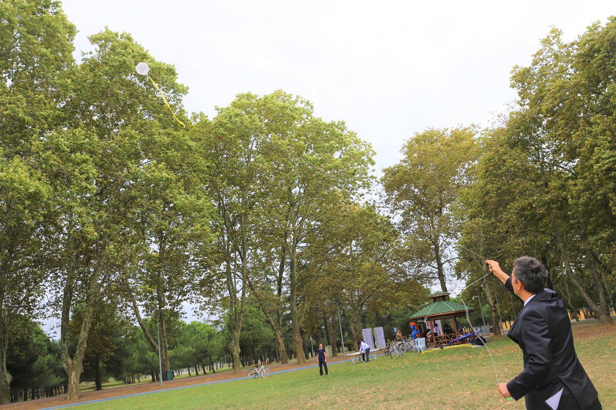 Erasmus Spor haftası içinde GTÜ de Kelebek etkinliklerine devam edildi. Koşucuları tebrik ettik, sonra uçurtma severlerle uçurtma uçurduk😀