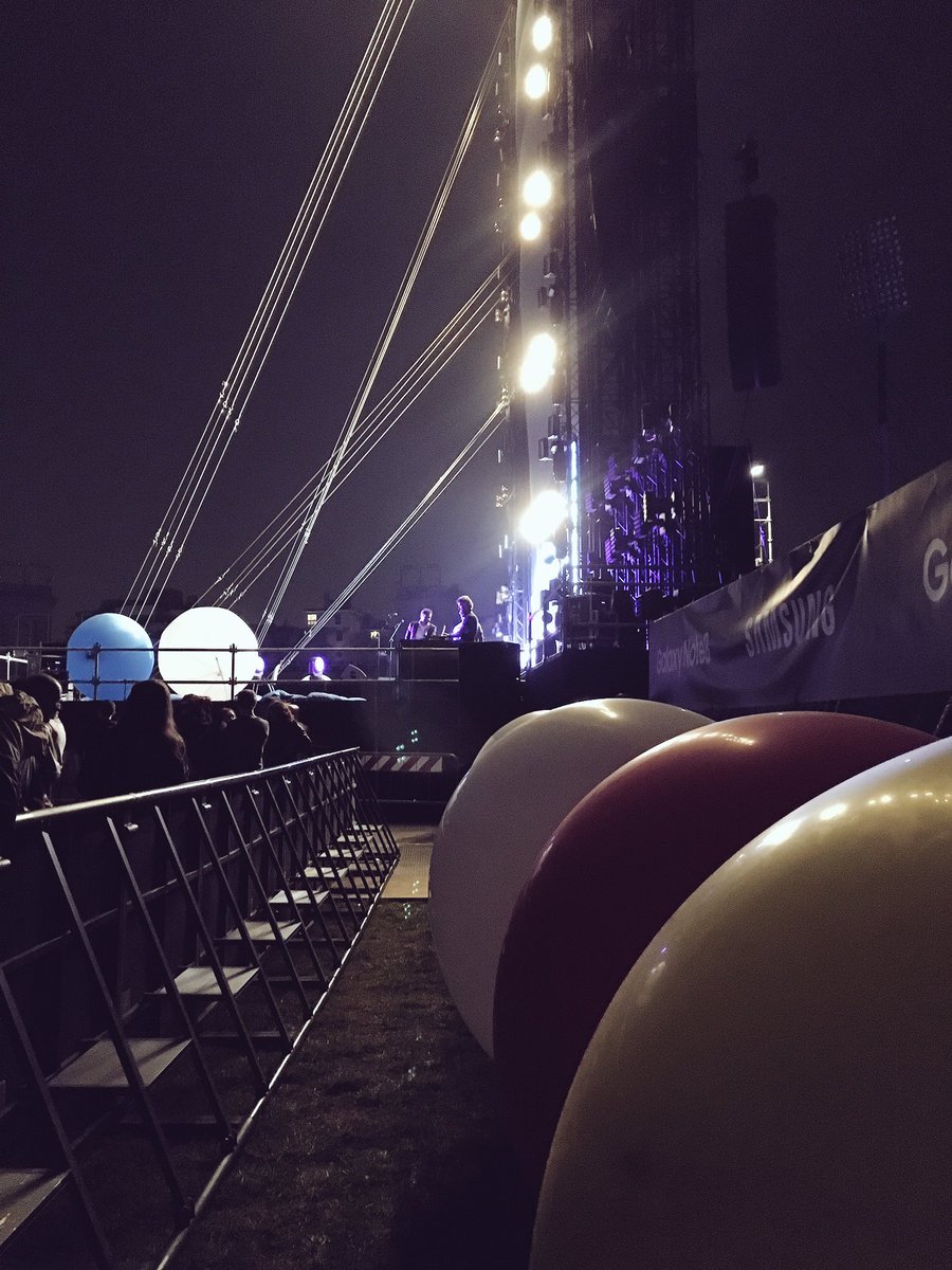 PeterPan_Collar's tweet photo. Entrando nel sottopalco dell'attesissimo evento @SamsungItalia per l'arrivo del #GalaxyNote8 #DoBiggerThings #ABiggerShow l'evento è live sui profili Samsung https://t.co/Y23aejD0Xd
