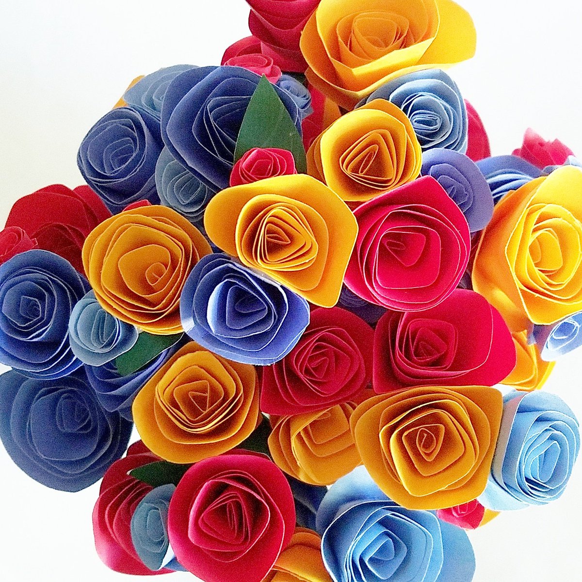 FlowersByNini's tweet photo. Close up of a new order #wip #etsy #etsysuccess @etsy @EtsySuccess #handmade #paperflowers #bloom #flowerpower #flowers https://t.co/x2JimT7Lx3
