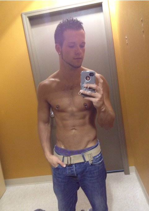 #TBT about 5 years ago, and weighed about 130lbs. Crazy how time flies!!! https://t.co/i4JweTw2B7<a href="/tag/tbt"class="tags">#TBT</a>