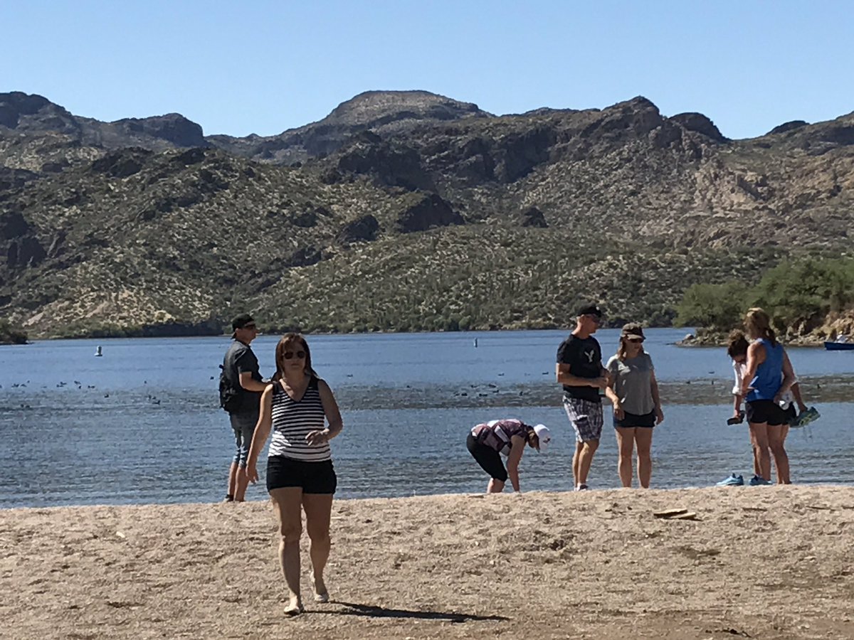 ClaudetteKnight's tweet photo. Very cool Hummer Tour in the dessert which unexpectedly had a lake!#MAOE2017 https://t.co/IzEqub4UBN