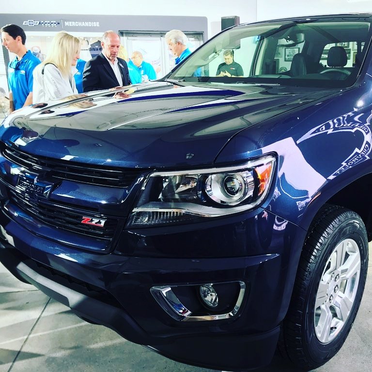 GeeksRoom's tweet photo. New #Chevy Colorado 2018 Centennial Edition @ The State Fair of Texas #ChevyLife #ChevyTrucks #ChevyHistory #ChevyColorado @chevrolet @Chevy https://t.co/LIFWtb54i4