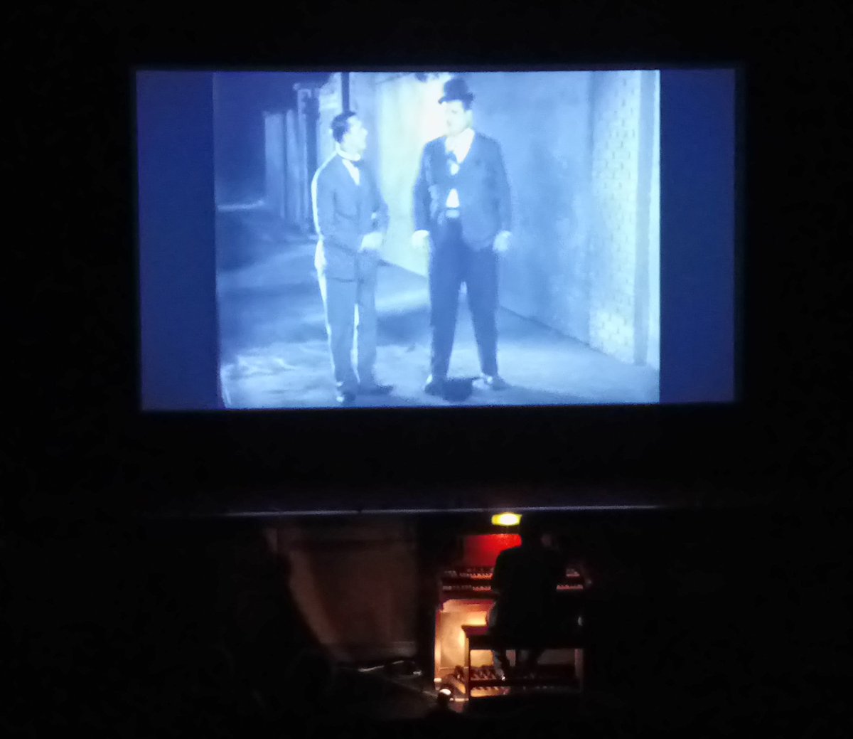 PixieKazza's tweet photo. OMG! Silent films have at last made it to #Tywyn! #LaurelandHardy, #HammondOrgan at #TheMagicLantern with #Odeon  organist #DonaldMackenzie https://t.co/5c3khfaPy0