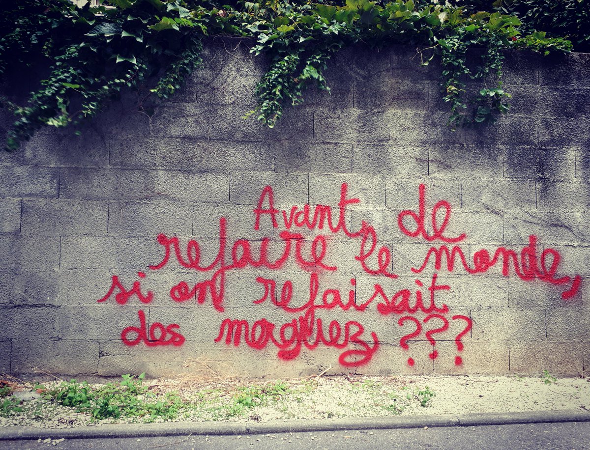 Steph_Echinard's tweet photo. "Avant de refaire le monde, si on refaisait des merguez ?"
Pas mieux. 
#Grenoble #tags #TantQuYadLaBraise https://t.co/8tGZzMz3xH