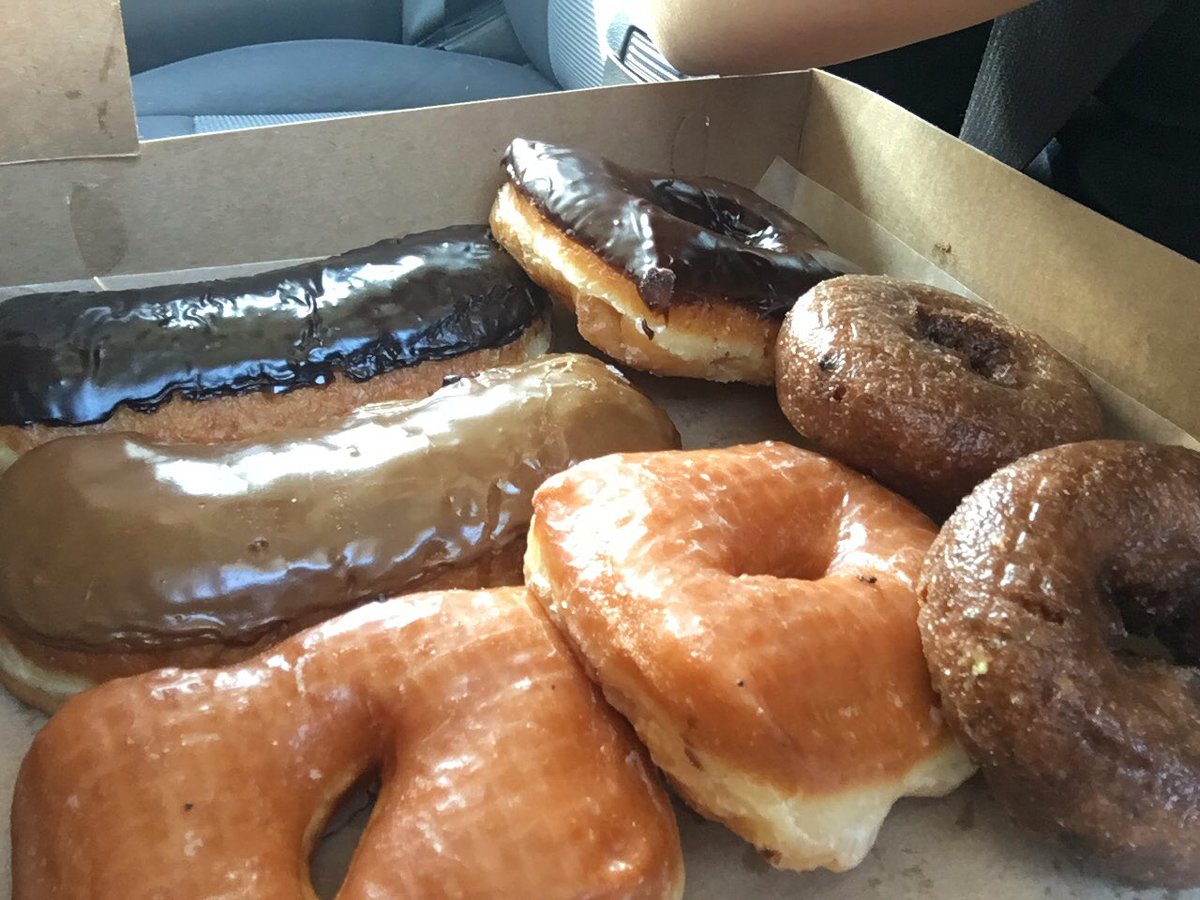 trishaannete's tweet photo. Ya'll didn't think I'd drive all the way to the OC for this๐๐ผ #TheDonuttery #VeganDonuts https://t.co/p7ScPek4Sd