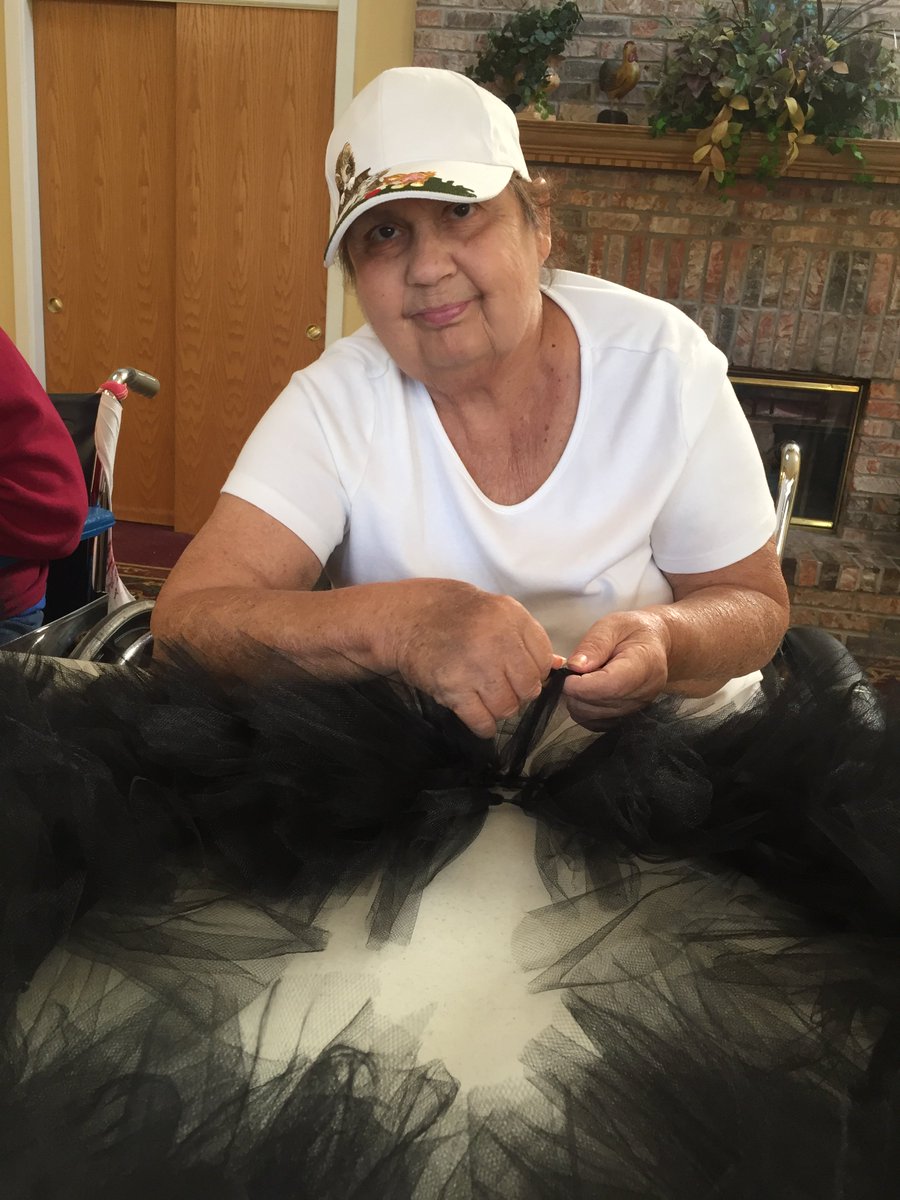 LakelandHC's tweet photo. Making wreaths for our front doors! #halloweenboo https://t.co/LDX9gmV4PI