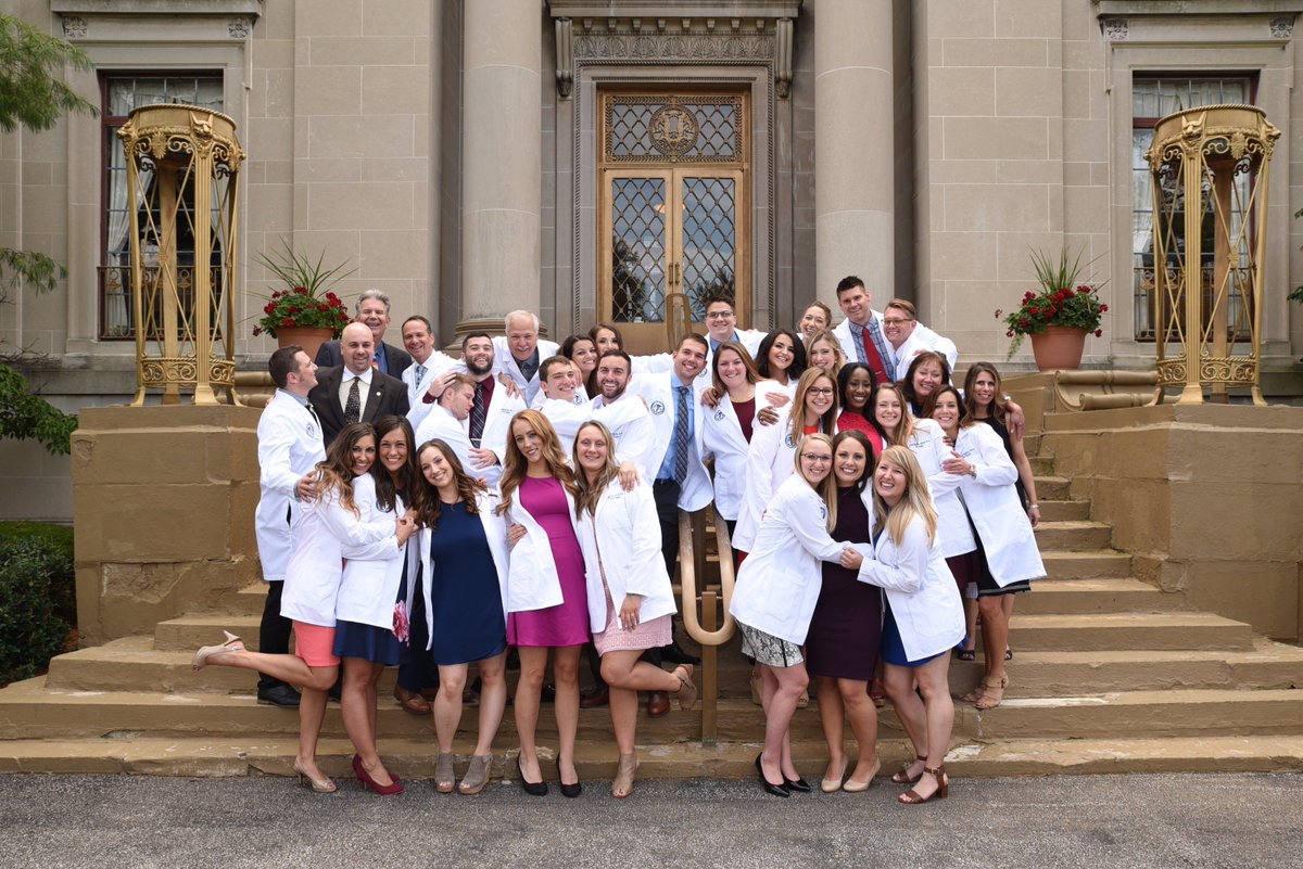 LECPAPROGRAM's tweet image. White Coat Ceremony 2017! On to rotations....😀