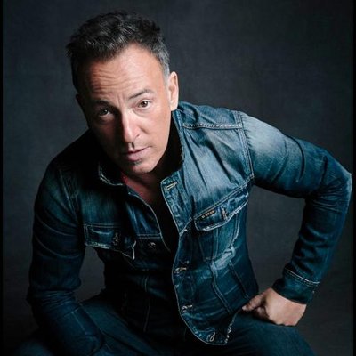 NewYorkTheater's tweet photo. Every @Springsteen on Bway performance will offer 26 tix for $75 via digital lottery run by @lucky_seat

https://t.co/I2whao6B63 https://t.co/9kGQUF22oM